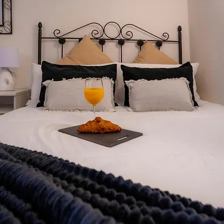 Апартаменты Aroa Beach *